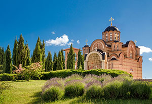 Turistička organizacija Grada Trebinja Hercegovačka Gračanica u Trebinju, grob Dučića Turistička organizacija Grada Trebinja Hercegovačka Gračanica u Trebinju, grob Dučića